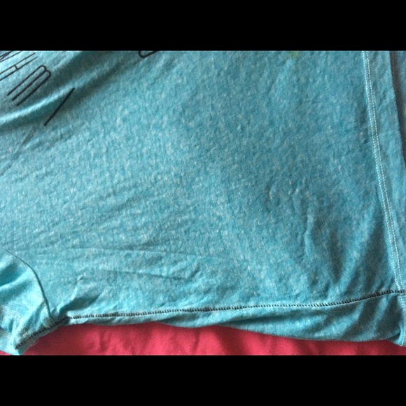 Super cozy and soft blue slight crop tee! - Picture 3 of 4